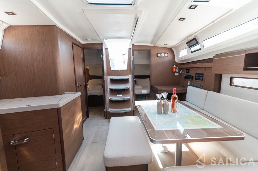 Oceanis 40.1 - Yacht Charter Sailica
