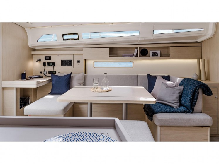 Oceanis 40.1 - Yacht Charter Sailica