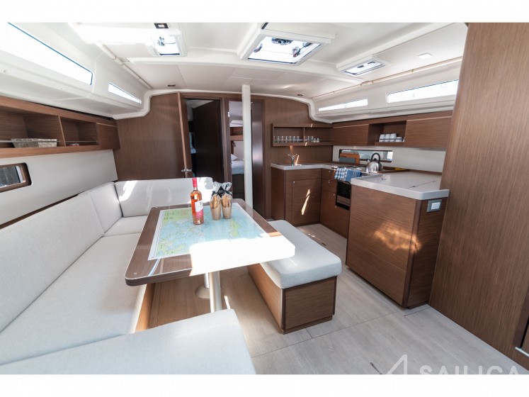 Oceanis 40.1 - Yacht Charter Sailica