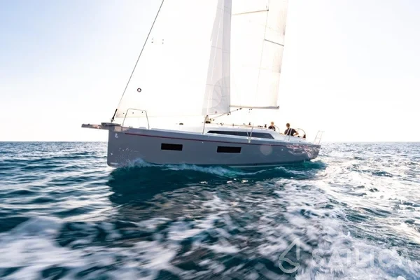 Oceanis 34.1 - Yacht Charter Sailica