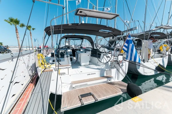 Oceanis 40.1 - Yacht Charter Sailica