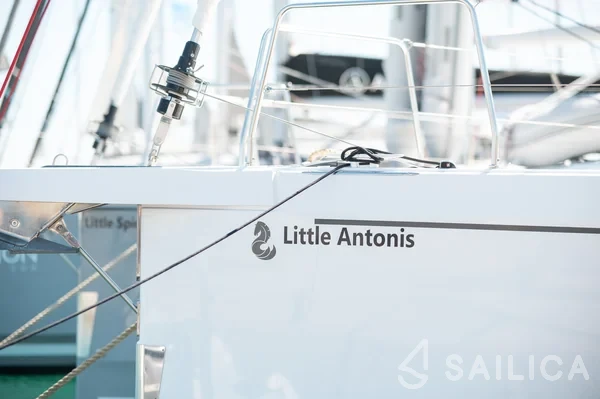 Oceanis 40.1 - Yacht Charter Sailica
