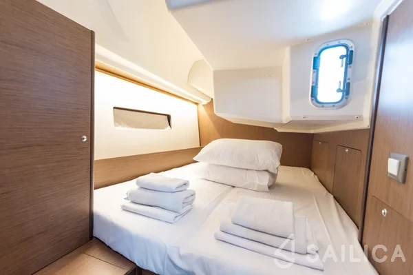 Oceanis 40.1 - Yacht Charter Sailica