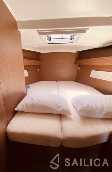 Oceanis 40.1 - Yacht Charter Sailica