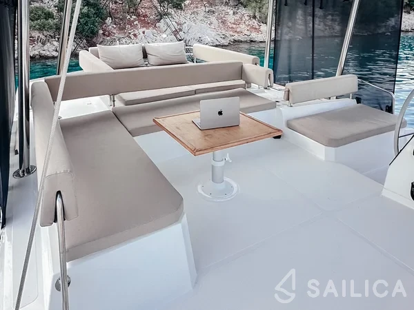 Bali 4.6 - Yacht Charter Sailica