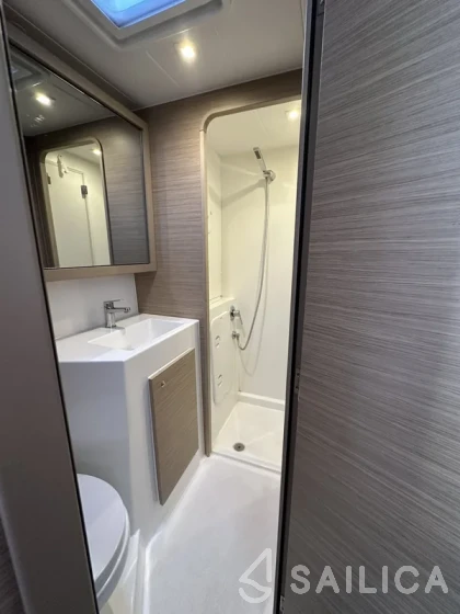 Lagoon 42 - Yacht Charter Sailica