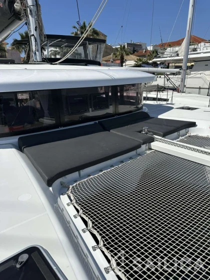 Lagoon 42 - Yacht Charter Sailica
