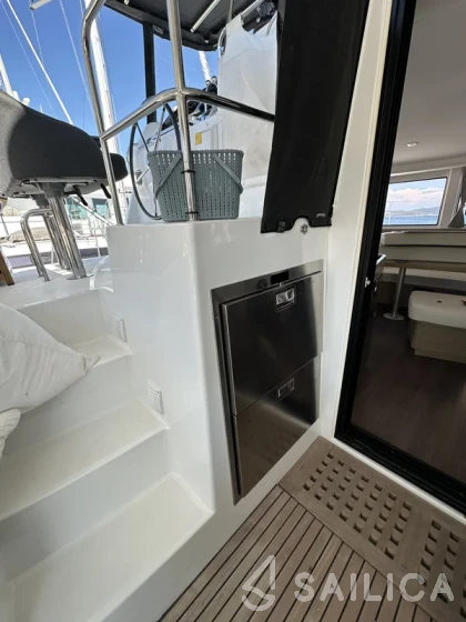 Lagoon 42 - Yacht Charter Sailica