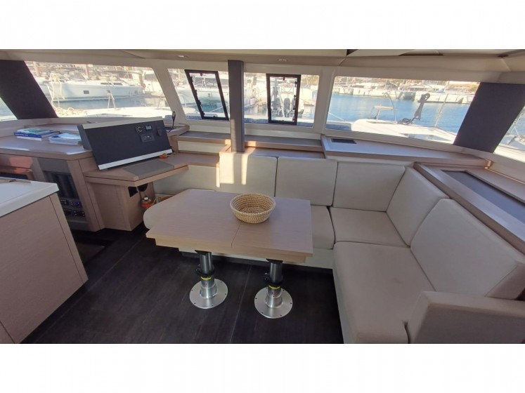 Astréa 42 - Yacht Charter Sailica
