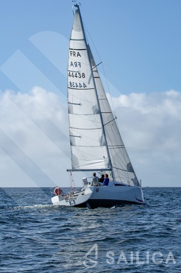 Sun Fast 3200 - Yacht Charter Sailica