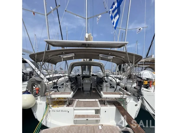 Oceanis 41.1 - Yacht Charter Sailica