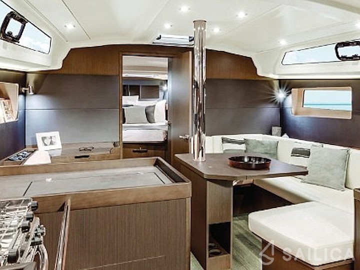 Oceanis 41.1 - Yacht Charter Sailica