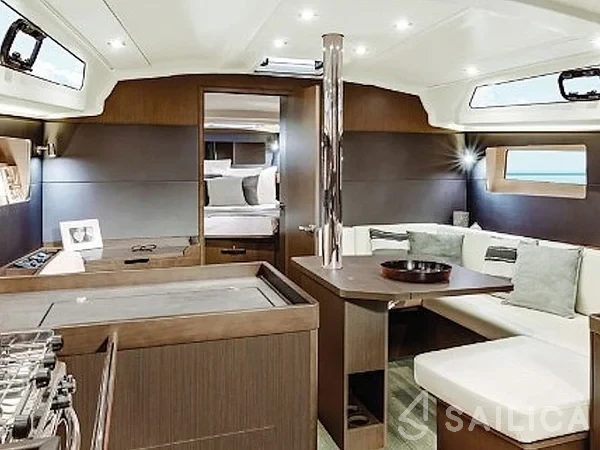Oceanis 41.1 - Yacht Charter Sailica
