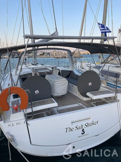 Oceanis 41.1 - Yacht Charter Sailica