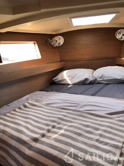 Oceanis 41.1 - Yacht Charter Sailica