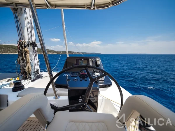 Sunreef 50 - Yacht Charter Sailica