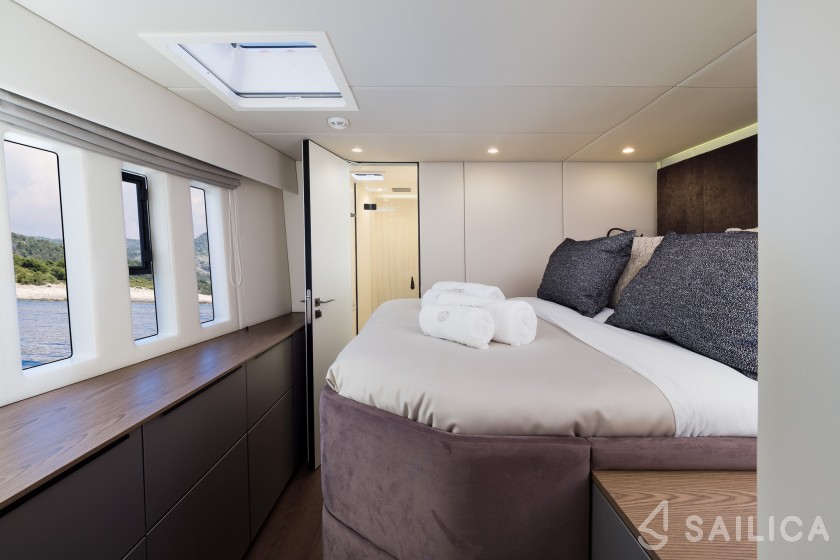 Sunreef 50 - Yacht Charter Sailica
