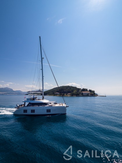 Sunreef 50 - Yacht Charter Sailica