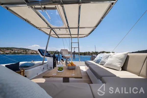 Sunreef 50 - Yacht Charter Sailica