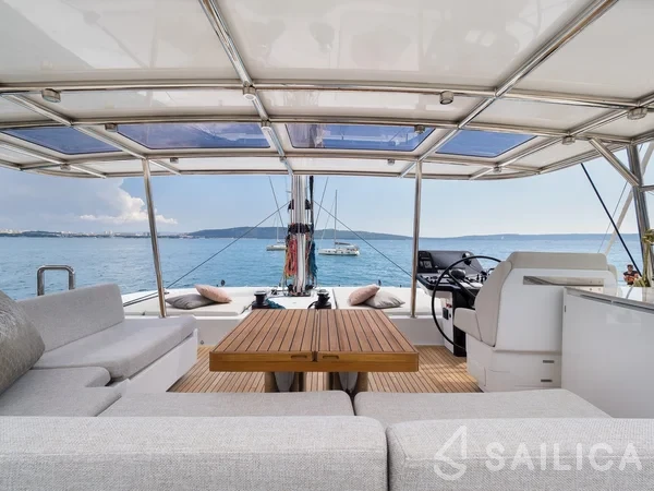 Sunreef 50 - Yacht Charter Sailica