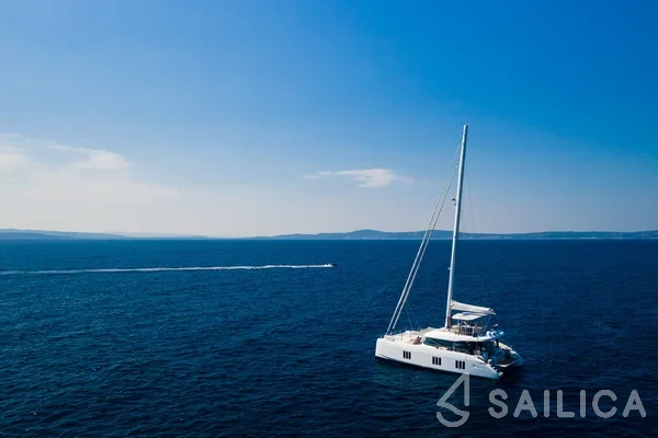 Sunreef 50 - Yacht Charter Sailica