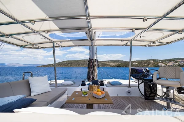Sunreef 50 - Yacht Charter Sailica