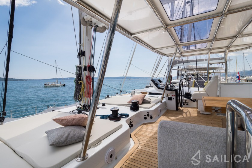 Sunreef 50 - Yacht Charter Sailica