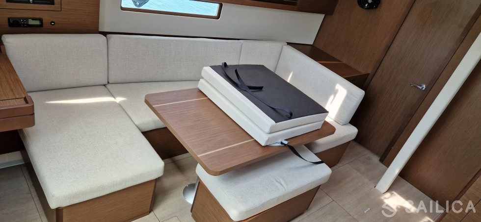 Oceanis 40.1 - Yacht Charter Sailica