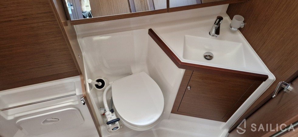 Oceanis 40.1 - Yacht Charter Sailica