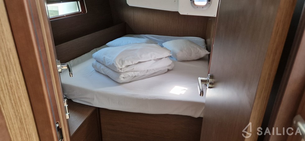 Oceanis 40.1 - Yacht Charter Sailica