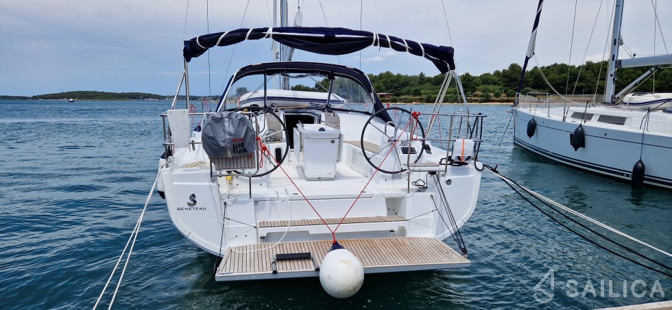 Oceanis 40.1 - Yacht Charter Sailica