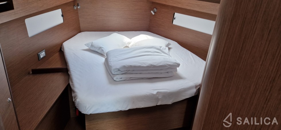 Oceanis 40.1 - Yacht Charter Sailica