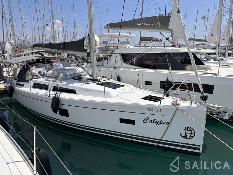 Hanse 388 - Yacht Charter Sailica