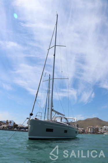 Bavaria 38 Cruiser - Yacht Charter Sailica
