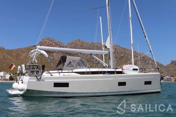 Bavaria 38 Cruiser - Yacht Charter Sailica