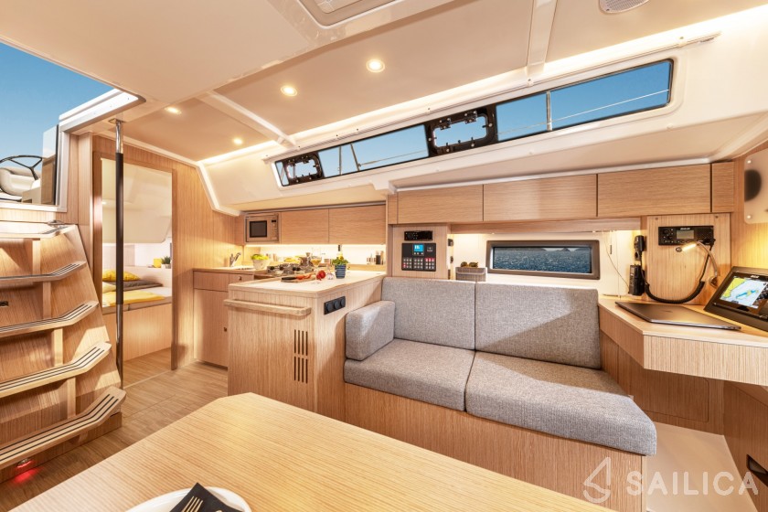 Bavaria 38 Cruiser - Yacht Charter Sailica