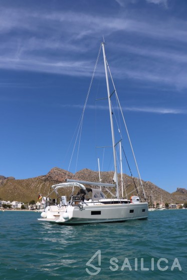 Bavaria 38 Cruiser - Yacht Charter Sailica