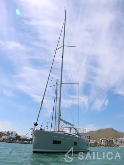 Bavaria 38 Cruiser - Yacht Charter Sailica