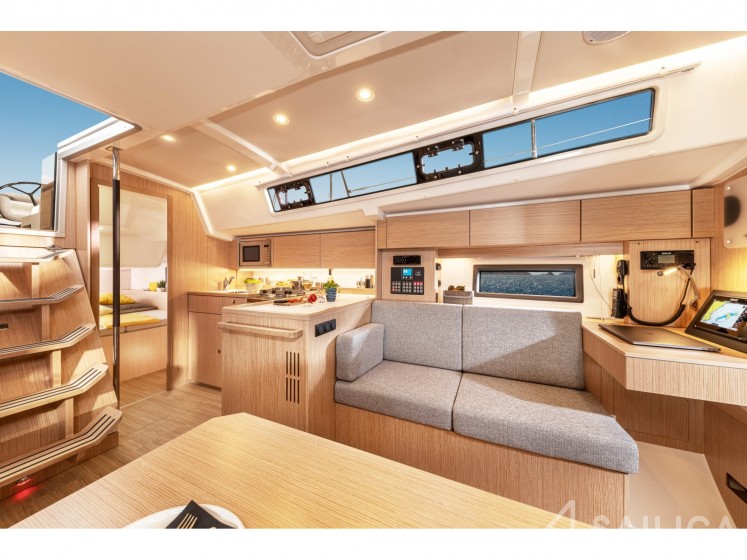 Bavaria 38 Cruiser - Yacht Charter Sailica