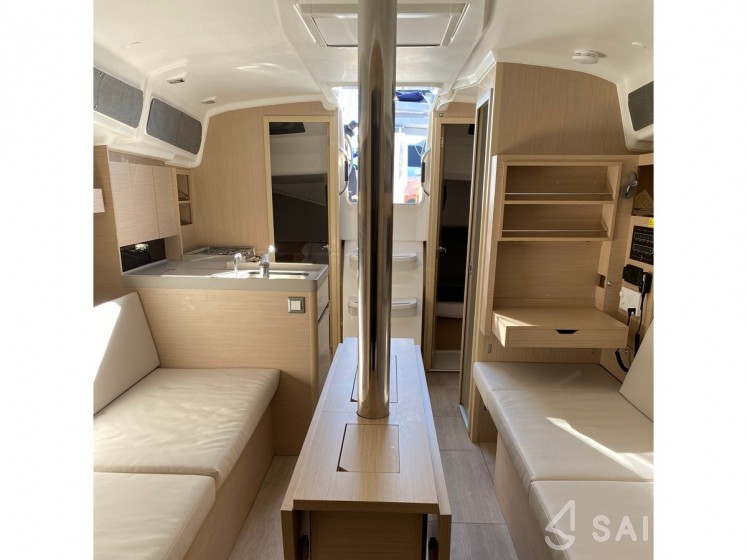 Oceanis 34.1 - Yacht Charter Sailica