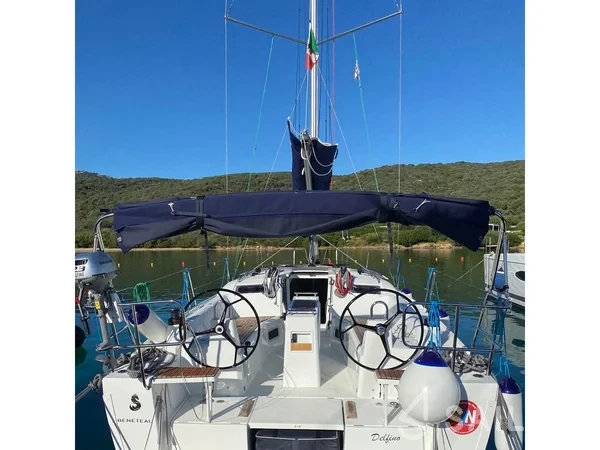 Oceanis 34.1 - Yacht Charter Sailica