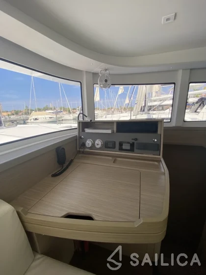 Lagoon 42 - Yacht Charter Sailica