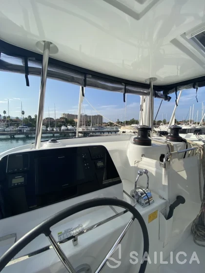 Lagoon 42 - Yacht Charter Sailica