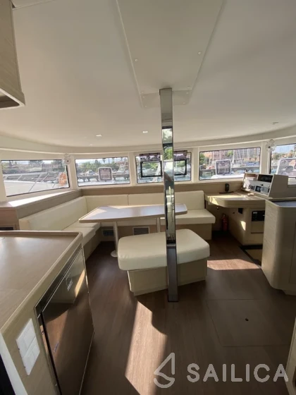 Lagoon 42 - Yacht Charter Sailica