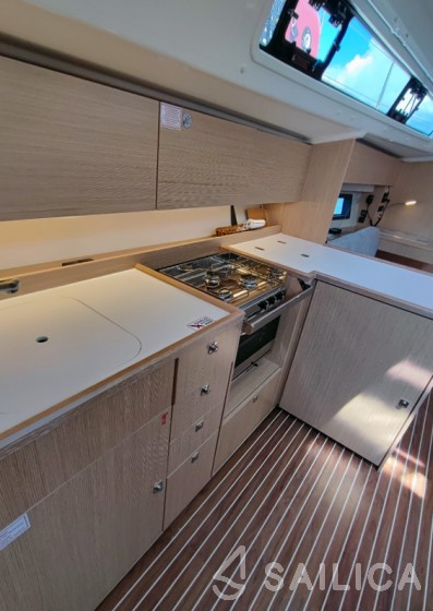 Bavaria C42 - Yacht Charter Sailica