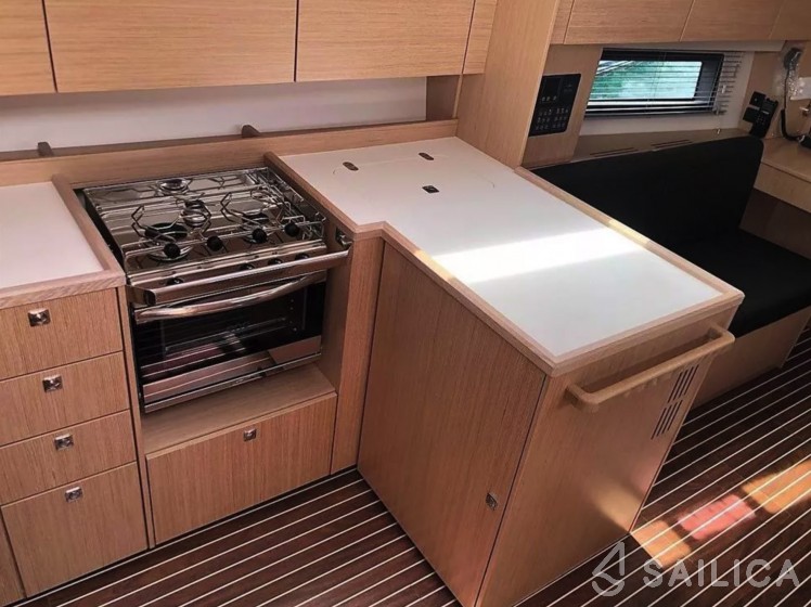 Bavaria C42 - Yacht Charter Sailica