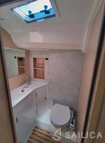 Bavaria C42 - Yacht Charter Sailica