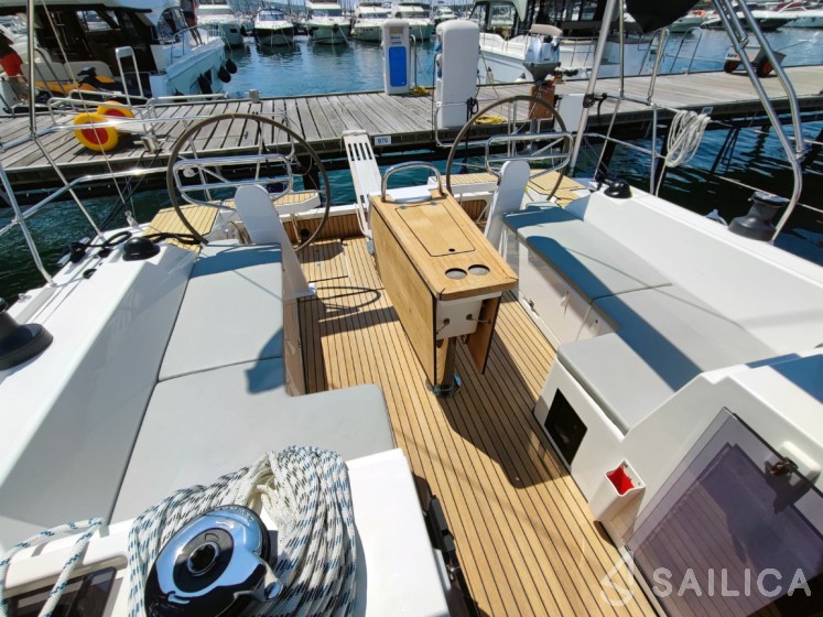Bavaria C42 - Yacht Charter Sailica