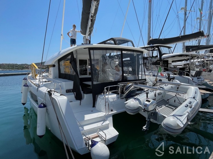 Lagoon 40 - Yacht Charter Sailica