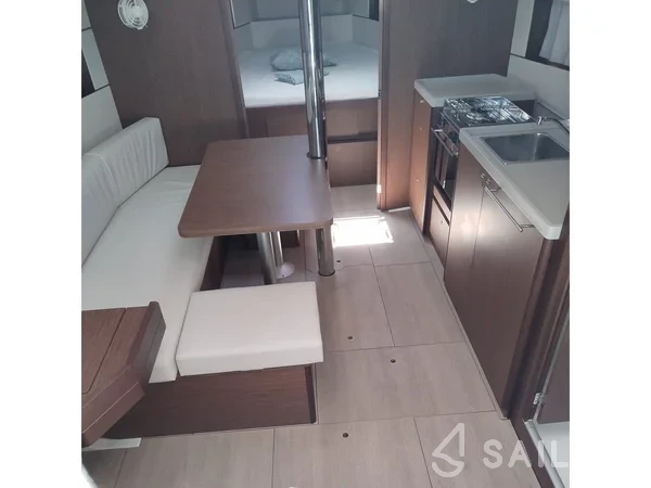Oceanis 38.1 - Yacht Charter Sailica